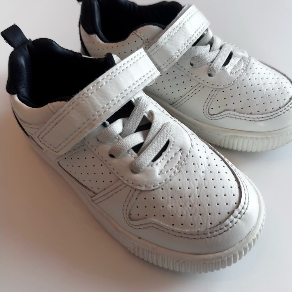 Kids Size 8 White Sneakers